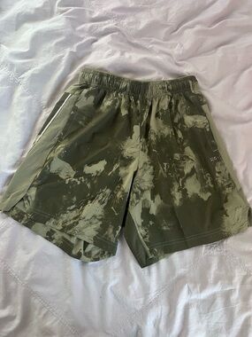 DSG Men’s Olive Camo Print Athletic Shorts - Size Small